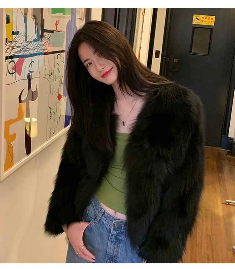 #WinterFashion #FauxFurCoat #ElegantOuterwear #ChicAndCozy #ImitationFoxFur #WomensWinterStyle #SpecialOccasionWear #LightAndFluffy #SeasonalWardrobe #SophisticatedStyle